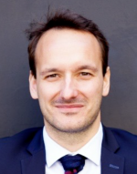 Erwan SELLIER, spécialiste en Marchés Publics et droit de la fonction publique à Paris et Lille